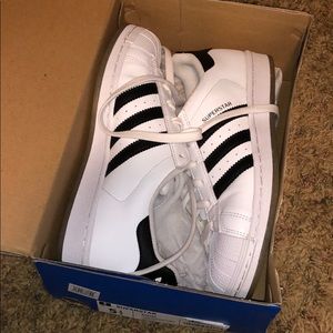 Adidas superstar shoes. Men’s 5.5